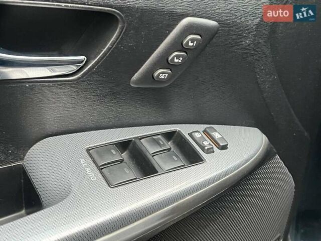 Сірий Тойота Венза, об'ємом двигуна 2.7 л та пробігом 250 тис. км за 16790 $, фото 14 на Automoto.ua