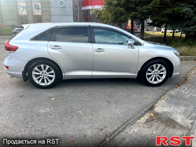 Серый Тойота Венза, объемом двигателя 2.7 л и пробегом 194 тыс. км за 17500 $, фото 1 на Automoto.ua