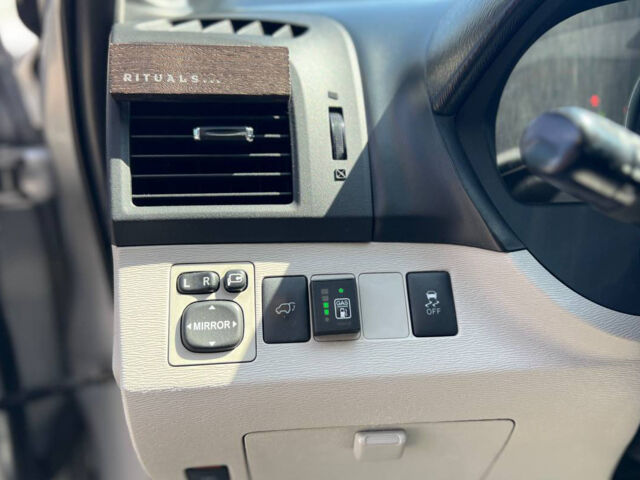 Сірий Тойота Венза, об'ємом двигуна 2.7 л та пробігом 135 тис. км за 16500 $, фото 11 на Automoto.ua