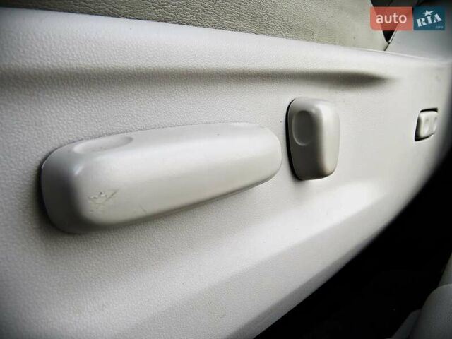 Серый Тойота Венза, объемом двигателя 2.7 л и пробегом 208 тыс. км за 15800 $, фото 8 на Automoto.ua