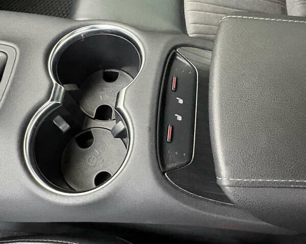 Серый Тойота Венза, объемом двигателя 2.49 л и пробегом 138 тыс. км за 32000 $, фото 32 на Automoto.ua