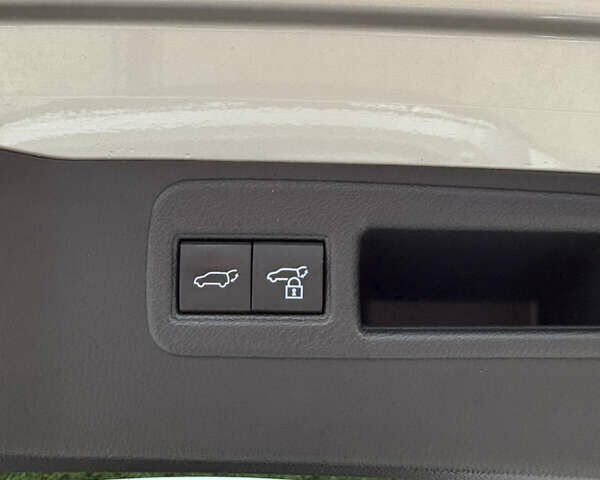 Серый Тойота Венза, объемом двигателя 2.49 л и пробегом 138 тыс. км за 32000 $, фото 24 на Automoto.ua