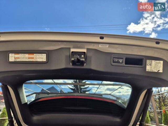 Серый Тойота Венза, объемом двигателя 2.49 л и пробегом 86 тыс. км за 38900 $, фото 7 на Automoto.ua