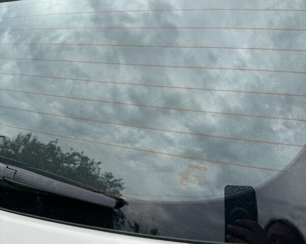 Белый Тойота Версо, объемом двигателя 1.6 л и пробегом 200 тыс. км за 9500 $, фото 6 на Automoto.ua