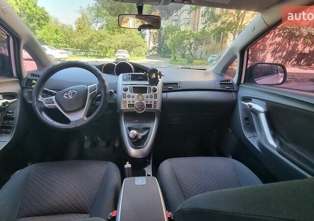 Белый Тойота Версо, объемом двигателя 2 л и пробегом 260 тыс. км за 9000 $, фото 14 на Automoto.ua