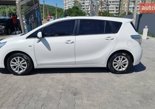 Белый Тойота Версо, объемом двигателя 2 л и пробегом 260 тыс. км за 9000 $, фото 2 на Automoto.ua