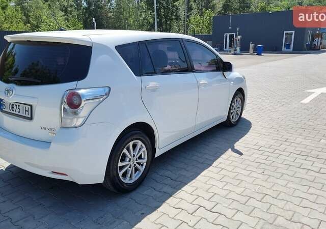 Белый Тойота Версо, объемом двигателя 2 л и пробегом 260 тыс. км за 9000 $, фото 6 на Automoto.ua