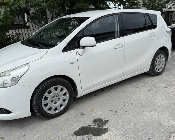 Белый Тойота Версо, объемом двигателя 1.8 л и пробегом 212 тыс. км за 8300 $, фото 1 на Automoto.ua