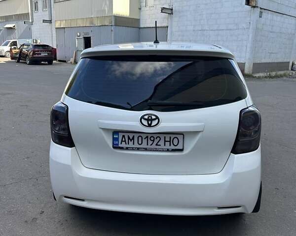 Белый Тойота Версо, объемом двигателя 2 л и пробегом 230 тыс. км за 9500 $, фото 2 на Automoto.ua