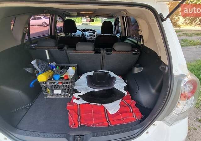 Белый Тойота Версо, объемом двигателя 2 л и пробегом 260 тыс. км за 9000 $, фото 15 на Automoto.ua