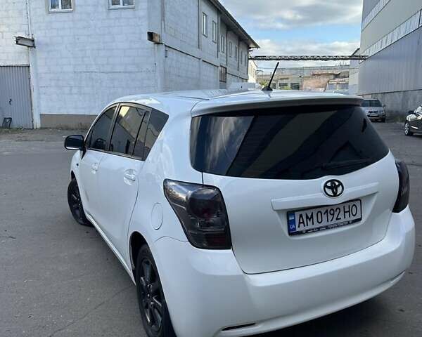 Белый Тойота Версо, объемом двигателя 2 л и пробегом 230 тыс. км за 9500 $, фото 7 на Automoto.ua