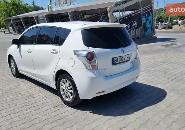 Белый Тойота Версо, объемом двигателя 2 л и пробегом 260 тыс. км за 9000 $, фото 5 на Automoto.ua