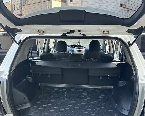 Белый Тойота Версо, объемом двигателя 2 л и пробегом 230 тыс. км за 9500 $, фото 8 на Automoto.ua