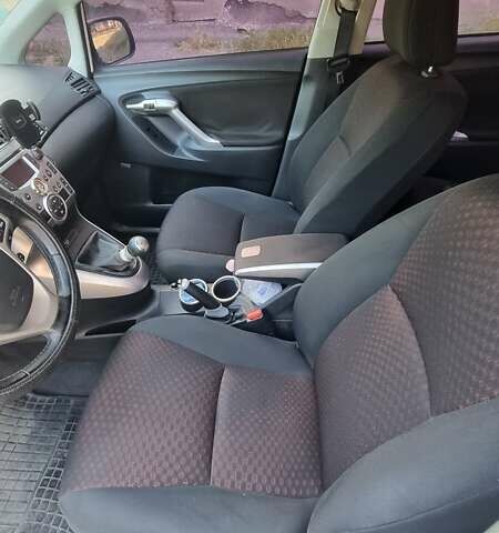 Белый Тойота Версо, объемом двигателя 2 л и пробегом 260 тыс. км за 9000 $, фото 11 на Automoto.ua