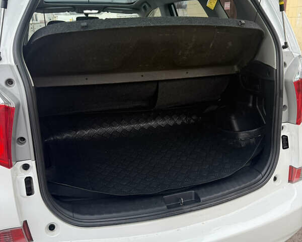 Белый Тойота Версо, объемом двигателя 1.36 л и пробегом 233 тыс. км за 7900 $, фото 2 на Automoto.ua