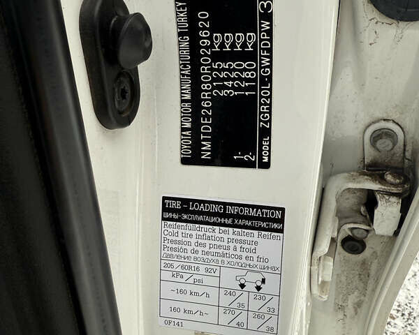 Білий Тойота Версо, об'ємом двигуна 1.6 л та пробігом 200 тис. км за 10300 $, фото 8 на Automoto.ua