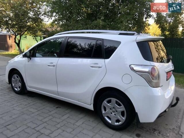 Белый Тойота Версо, объемом двигателя 2 л и пробегом 188 тыс. км за 10500 $, фото 7 на Automoto.ua