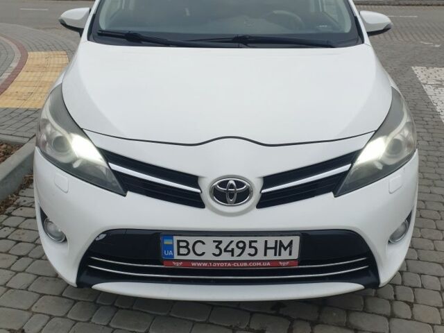 Белый Тойота Версо, объемом двигателя 2 л и пробегом 335 тыс. км за 10948 $, фото 1 на Automoto.ua