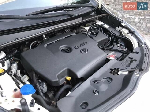 Белый Тойота Версо, объемом двигателя 2 л и пробегом 188 тыс. км за 10500 $, фото 24 на Automoto.ua