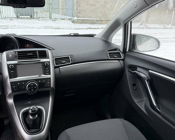 Білий Тойота Версо, об'ємом двигуна 2 л та пробігом 295 тис. км за 10500 $, фото 16 на Automoto.ua