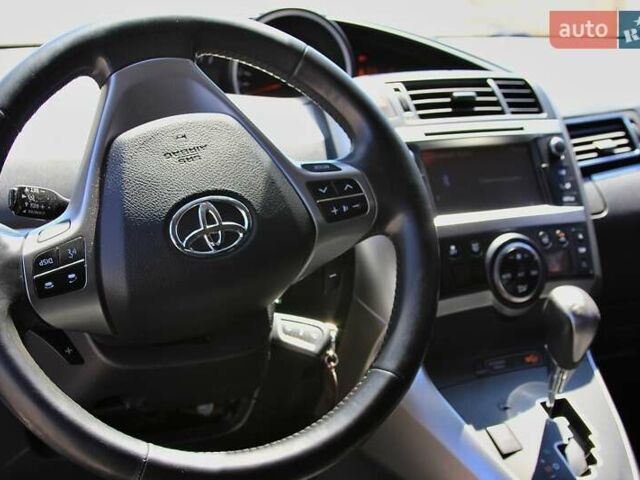 Белый Тойота Версо, объемом двигателя 1.8 л и пробегом 325 тыс. км за 9999 $, фото 10 на Automoto.ua