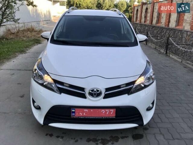 Белый Тойота Версо, объемом двигателя 2 л и пробегом 188 тыс. км за 10500 $, фото 13 на Automoto.ua