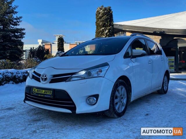 Белый Тойота Версо, объемом двигателя 2 л и пробегом 306 тыс. км за 12900 $, фото 2 на Automoto.ua