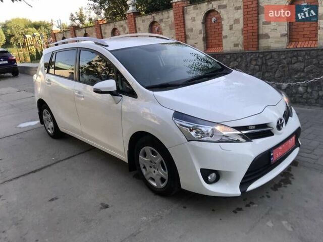 Белый Тойота Версо, объемом двигателя 2 л и пробегом 188 тыс. км за 10500 $, фото 6 на Automoto.ua