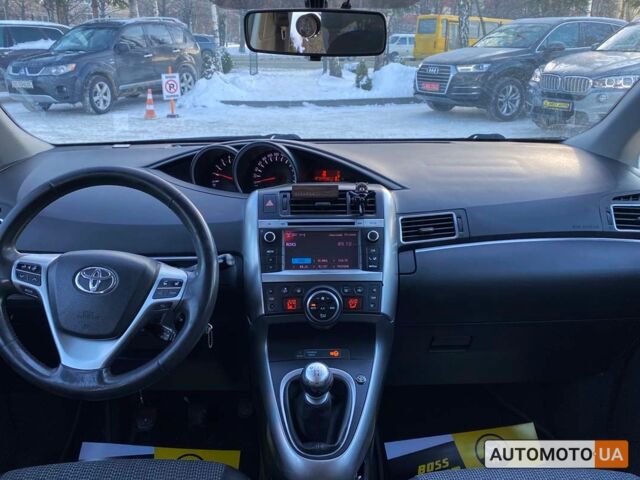 Белый Тойота Версо, объемом двигателя 2 л и пробегом 306 тыс. км за 12900 $, фото 13 на Automoto.ua
