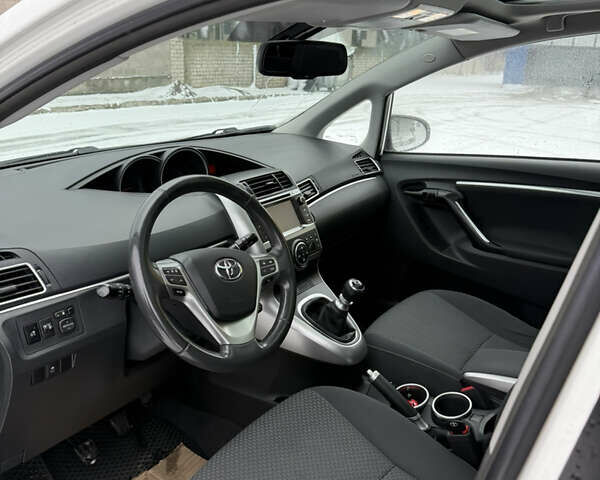Білий Тойота Версо, об'ємом двигуна 2 л та пробігом 295 тис. км за 10500 $, фото 19 на Automoto.ua