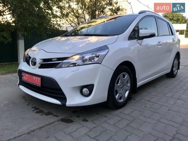 Белый Тойота Версо, объемом двигателя 2 л и пробегом 188 тыс. км за 10500 $, фото 1 на Automoto.ua