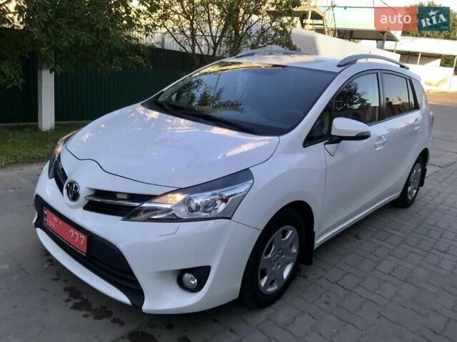 Белый Тойота Версо, объемом двигателя 2 л и пробегом 188 тыс. км за 10500 $, фото 3 на Automoto.ua