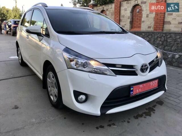 Белый Тойота Версо, объемом двигателя 2 л и пробегом 188 тыс. км за 10500 $, фото 2 на Automoto.ua