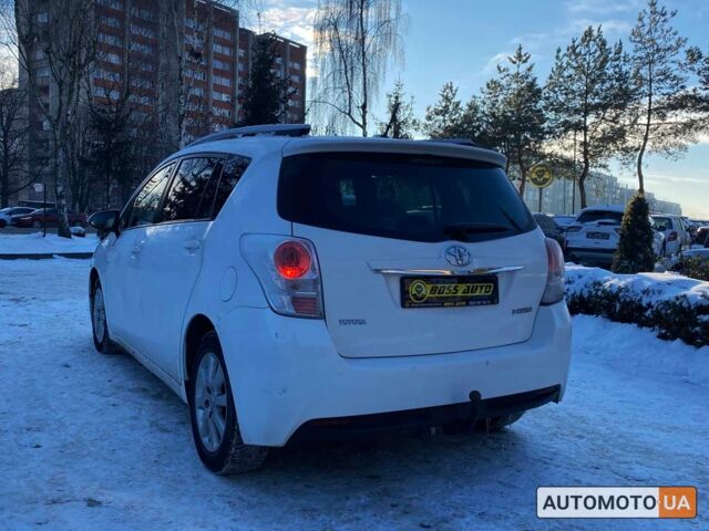 Белый Тойота Версо, объемом двигателя 2 л и пробегом 306 тыс. км за 12900 $, фото 3 на Automoto.ua