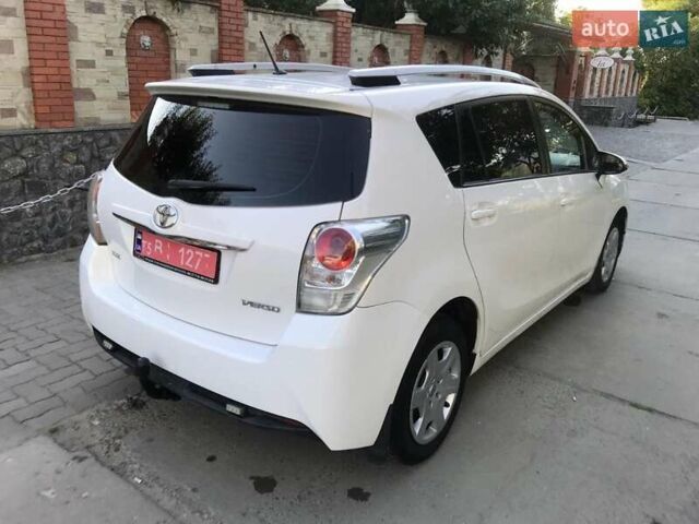Белый Тойота Версо, объемом двигателя 2 л и пробегом 188 тыс. км за 10500 $, фото 14 на Automoto.ua