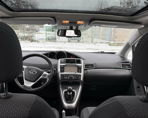 Білий Тойота Версо, об'ємом двигуна 2 л та пробігом 295 тис. км за 10500 $, фото 9 на Automoto.ua