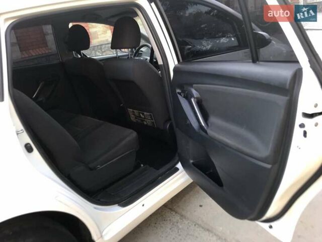 Белый Тойота Версо, объемом двигателя 2 л и пробегом 188 тыс. км за 10500 $, фото 22 на Automoto.ua