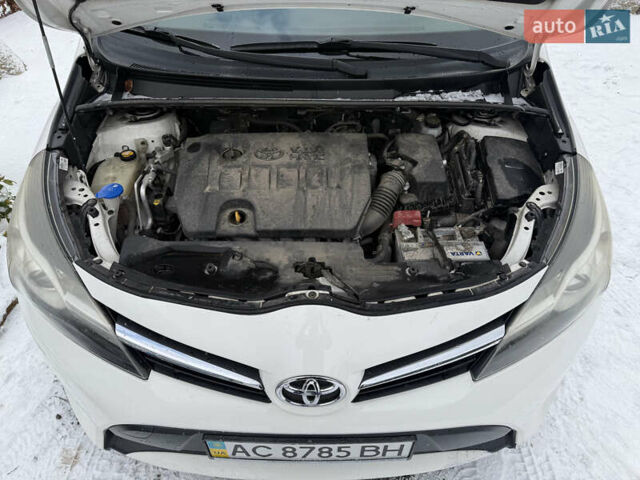 Білий Тойота Версо, об'ємом двигуна 1.6 л та пробігом 200 тис. км за 10300 $, фото 9 на Automoto.ua