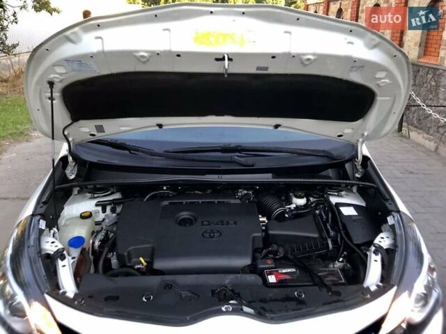 Белый Тойота Версо, объемом двигателя 2 л и пробегом 188 тыс. км за 10500 $, фото 33 на Automoto.ua