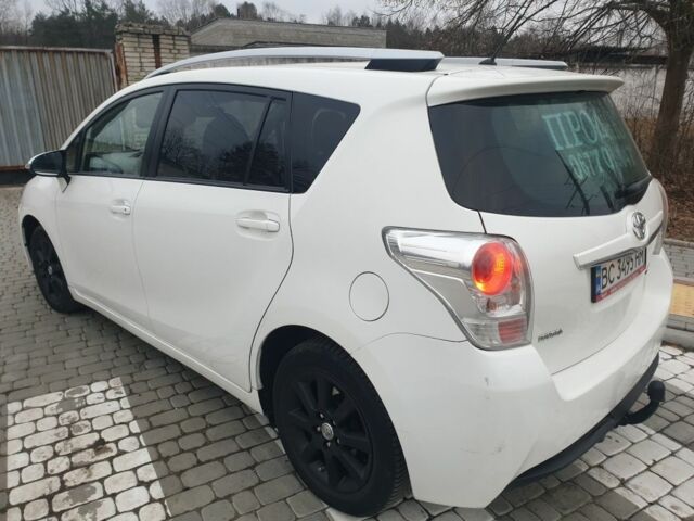 Белый Тойота Версо, объемом двигателя 2 л и пробегом 335 тыс. км за 10948 $, фото 3 на Automoto.ua