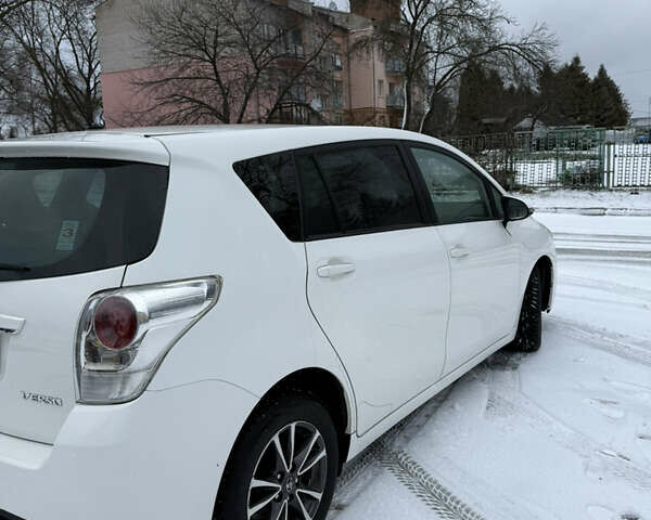 Білий Тойота Версо, об'ємом двигуна 2 л та пробігом 295 тис. км за 10500 $, фото 6 на Automoto.ua