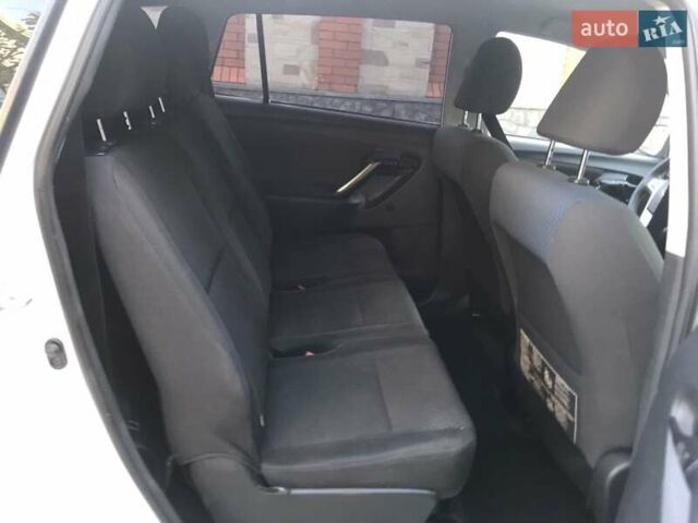 Белый Тойота Версо, объемом двигателя 2 л и пробегом 188 тыс. км за 10500 $, фото 20 на Automoto.ua