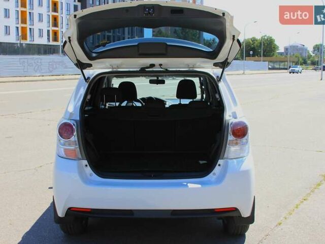 Белый Тойота Версо, объемом двигателя 1.8 л и пробегом 325 тыс. км за 9999 $, фото 4 на Automoto.ua