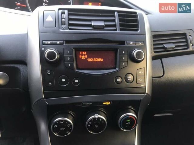 Белый Тойота Версо, объемом двигателя 2 л и пробегом 188 тыс. км за 10500 $, фото 28 на Automoto.ua