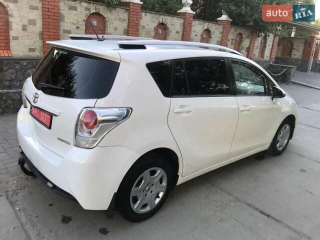 Белый Тойота Версо, объемом двигателя 2 л и пробегом 188 тыс. км за 10500 $, фото 9 на Automoto.ua
