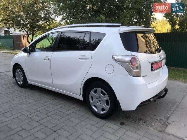 Белый Тойота Версо, объемом двигателя 2 л и пробегом 188 тыс. км за 10500 $, фото 8 на Automoto.ua