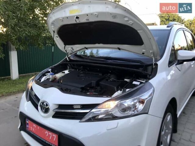 Белый Тойота Версо, объемом двигателя 2 л и пробегом 188 тыс. км за 10500 $, фото 32 на Automoto.ua