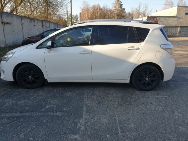 Белый Тойота Версо, объемом двигателя 2 л и пробегом 335 тыс. км за 10948 $, фото 4 на Automoto.ua