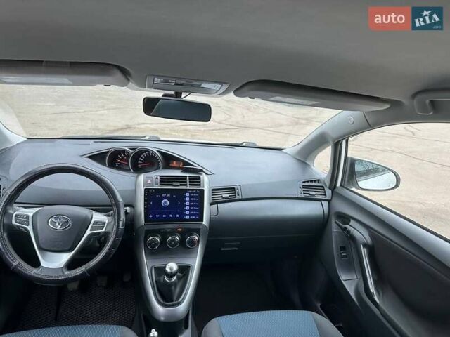 Белый Тойота Версо, объемом двигателя 2 л и пробегом 360 тыс. км за 8800 $, фото 14 на Automoto.ua