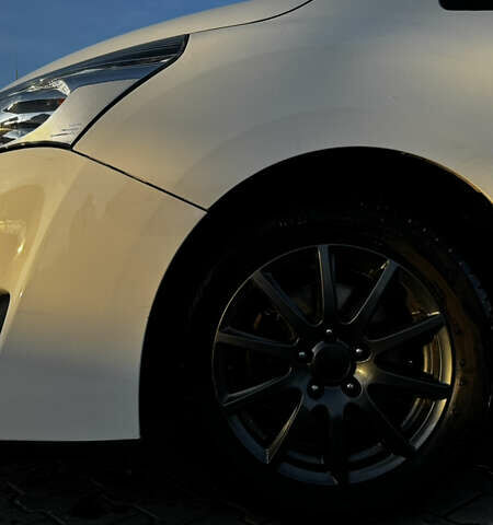 Белый Тойота Версо, объемом двигателя 1.6 л и пробегом 157 тыс. км за 10500 $, фото 30 на Automoto.ua